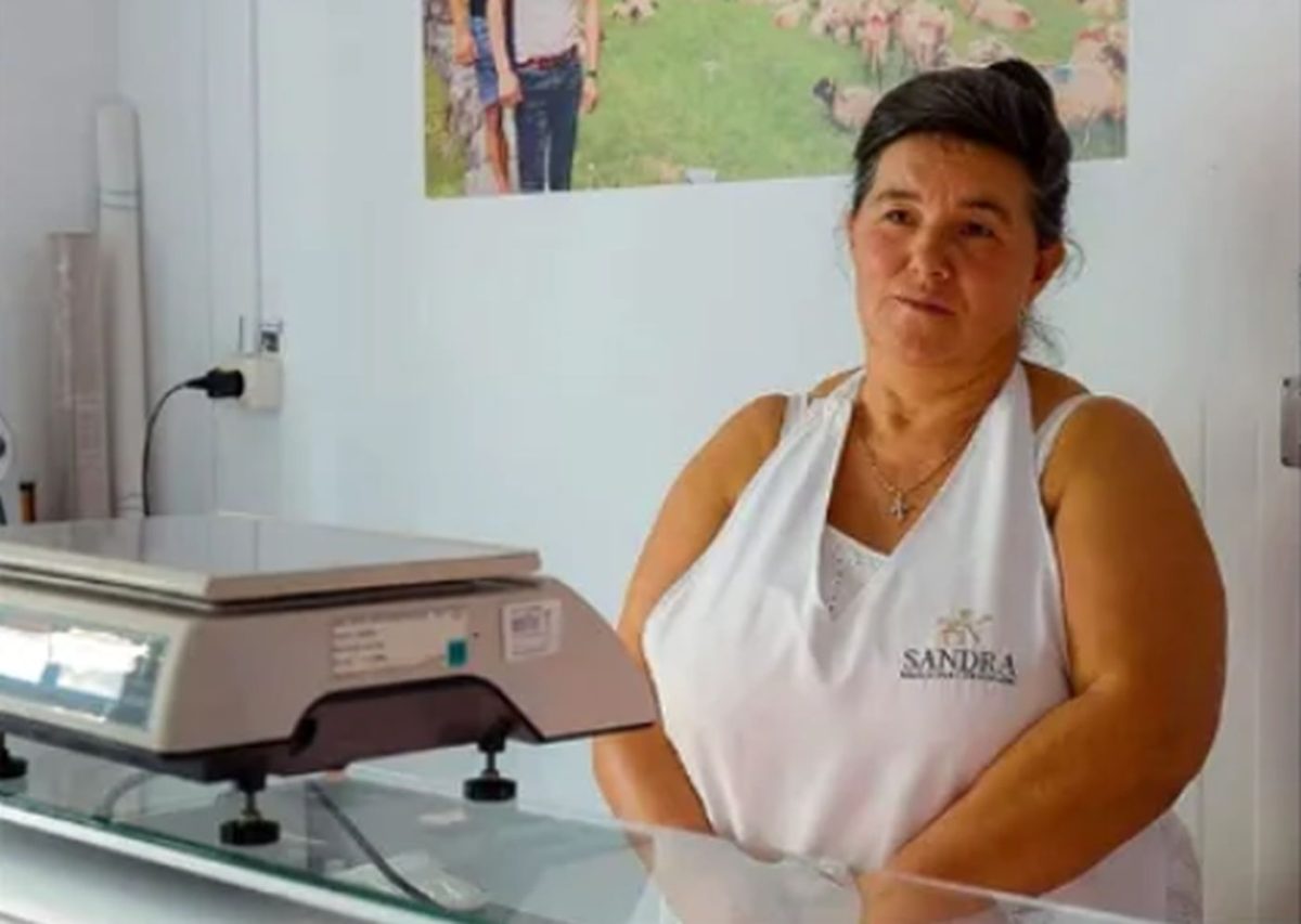 Cu cât vinde mama Geta brânza de oaie acum. Puțini români își permit să mai cumpere