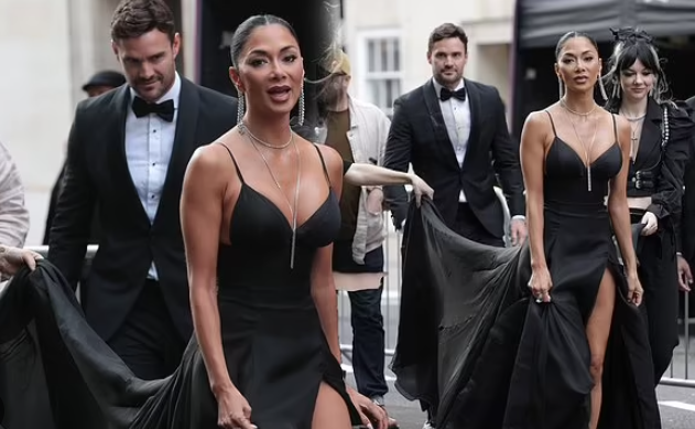 Nicole Scherzinger, mai sexy ca niciodată! Cântăreața incendiază Broadway-ul într-o renaștere strălucitoare