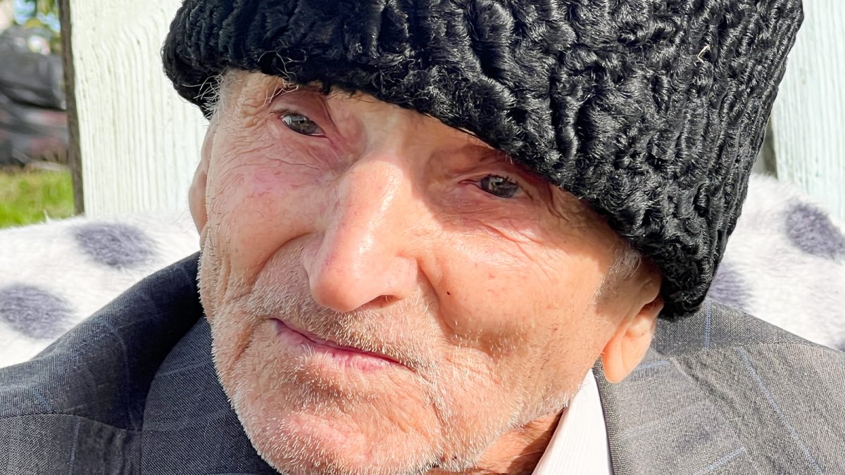 Dumitru Andriescu are 100 de ani și a fost copil de trupă în cel de-Al Doilea Război Mondial! Deși a săpat tranșee și și-a riscat viața, nu primește niciun leu de la statul român!