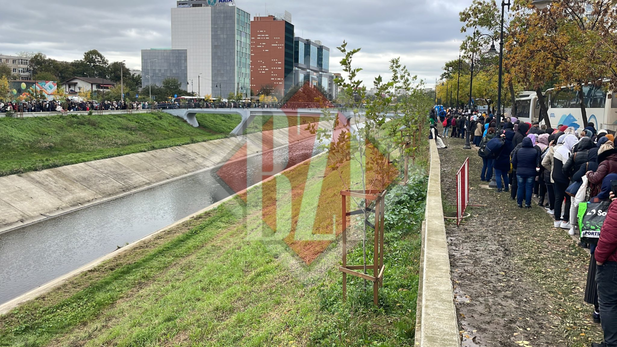 Zeci de mii de pelerini așteaptă să ajungă la racla Sfintei Cuvioase Parascheva – VIDEO – UPDATE