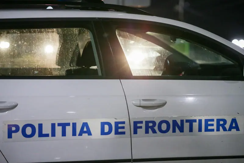 Polițiștii de frontieră de la Petea au luat mită pentru a se evita controalele ANAF. Ce primeau aceștia de la transportatori