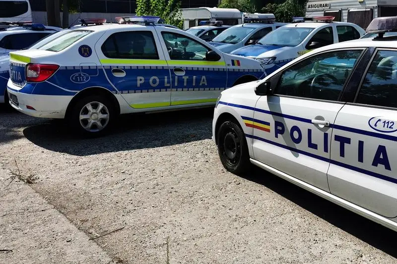 Un adolescent în vârstă de 14 ani a fost legat, bătut, torturat şi umilit de alți doi copii de aceeaşi vârstă