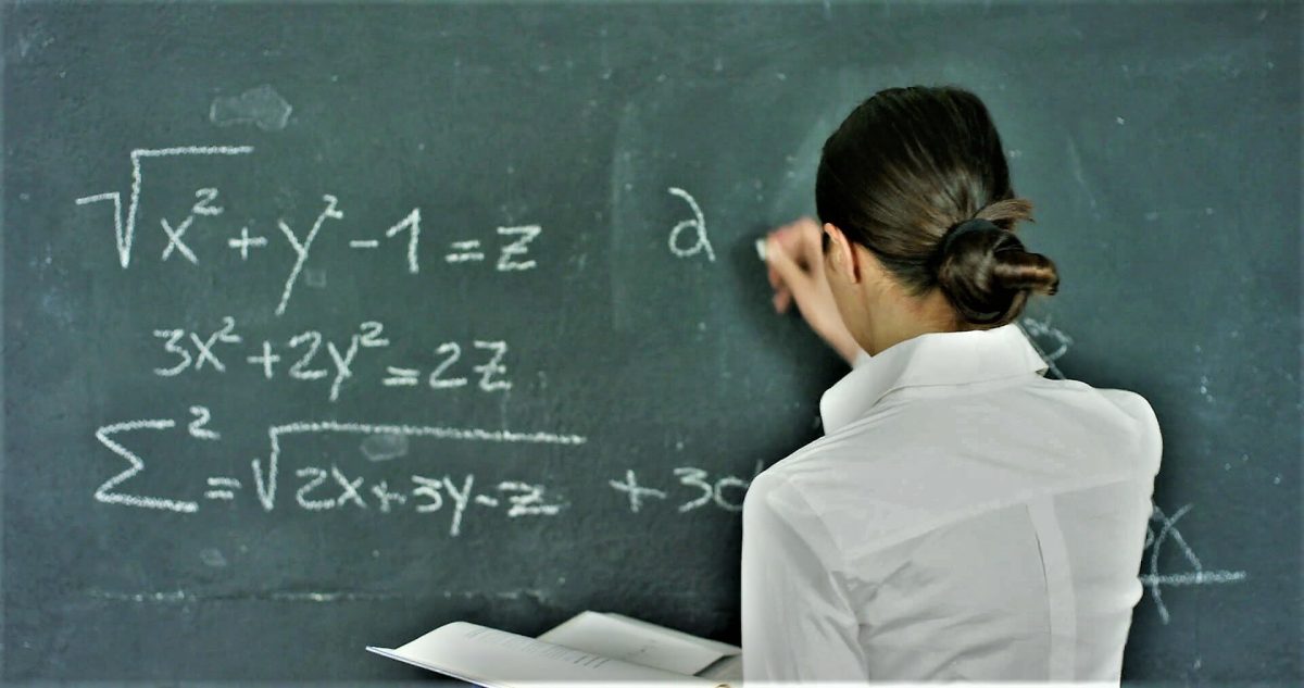Cum se scrie corect și cum trebuie să te adresezi, doamna profesor sau doamna profesoară? Greșeala făcută de  mulți elevi