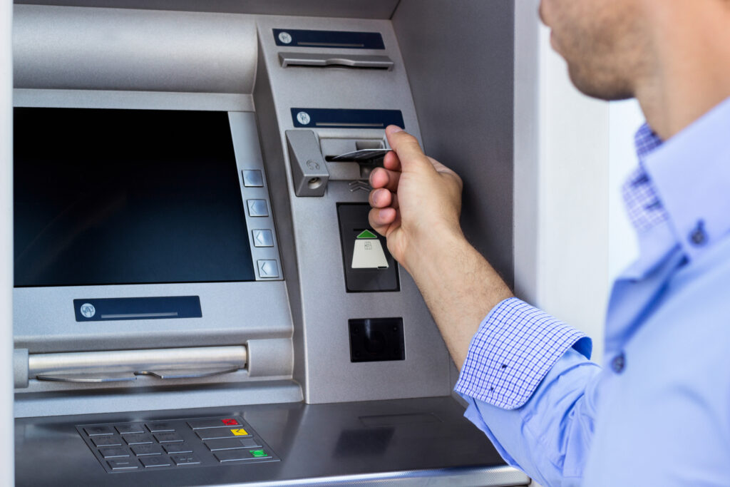 Românii vor primi 25.000 de lei direct în cont. O bancă a făcut anunțul mult așteptat