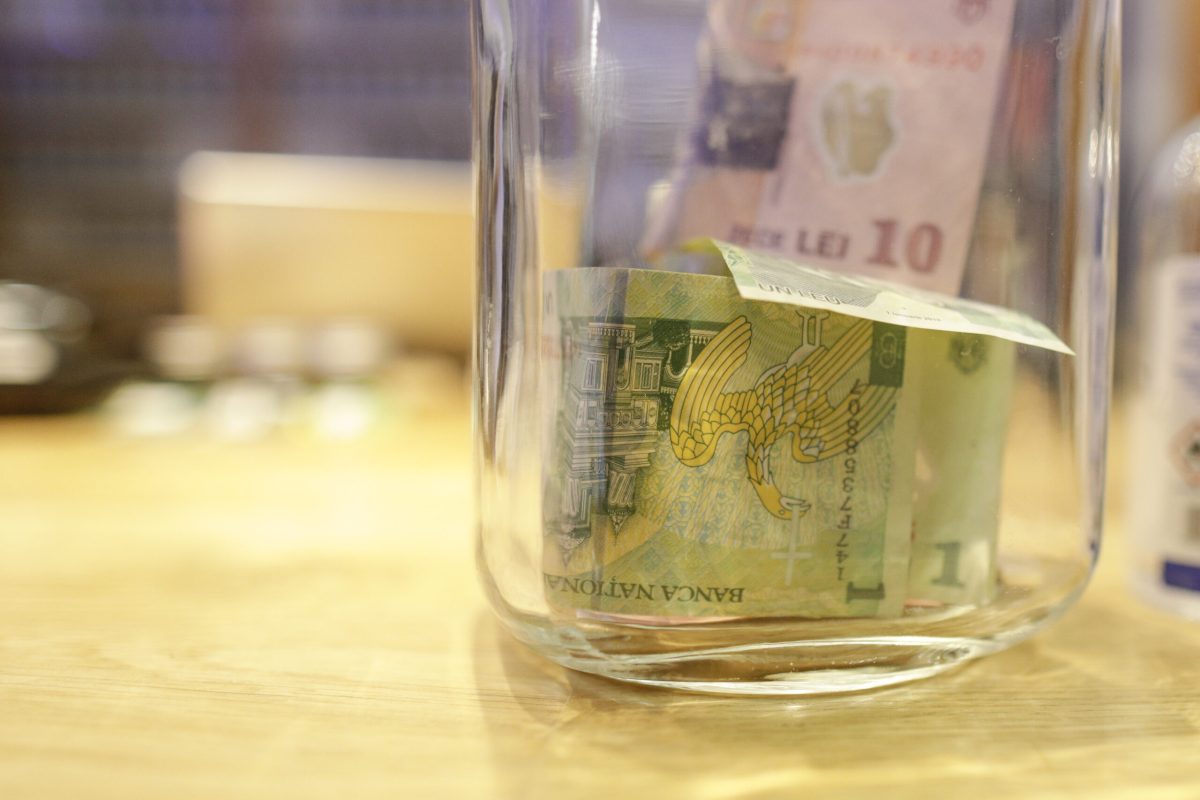 Noi reguli pentru românii care primesc bacșiș! Cine va avea dreptul să păstreze banii