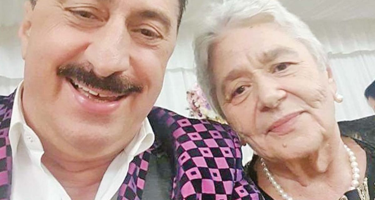 Cum o răsfață Romică Țociu pe mama sa, în vârstă de 80 de ani. „Acum e rândul meu să îți fac de mâncare”
