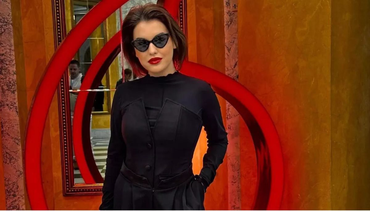 Romina Gingașu, apariție provocatoare într-un sacou masculin și cizme lungi din piele. „Dumnezeu a dat cu drag!”