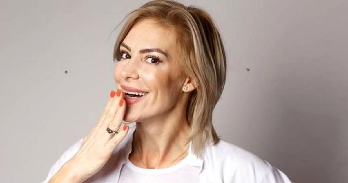 Roxana Ciuhulescu, superbă la nunta la care a fost nașă! Nici soțul și fiul nu au fost mai prejos