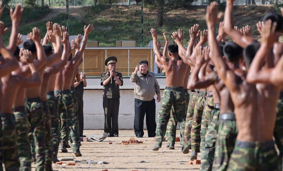Primele imagini cu soldații lui Kim Jong-un care se pregătesc în Rusia pentru a fi duși să lupte pe frontul din Ucraina