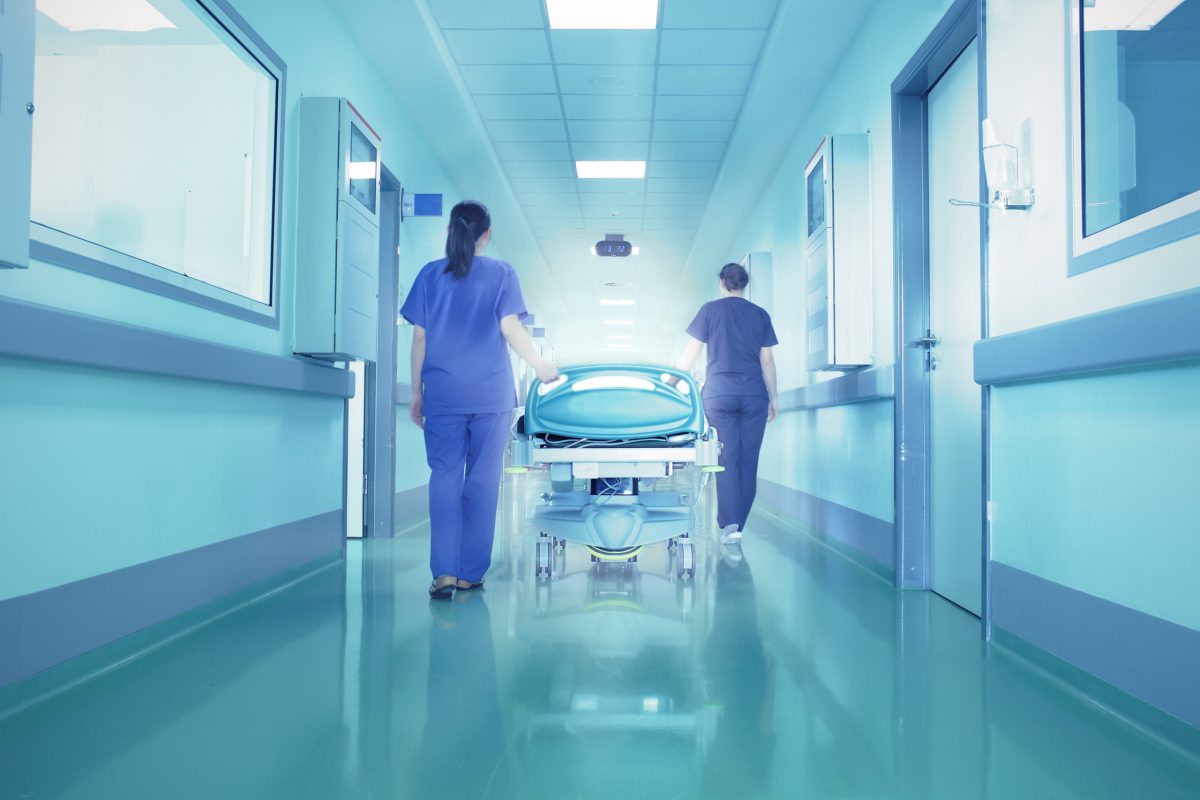 Tânărul internat cu boală misterioasă, încă nediagnosticată complet, a fost externat! A ajuns paralizat la spital