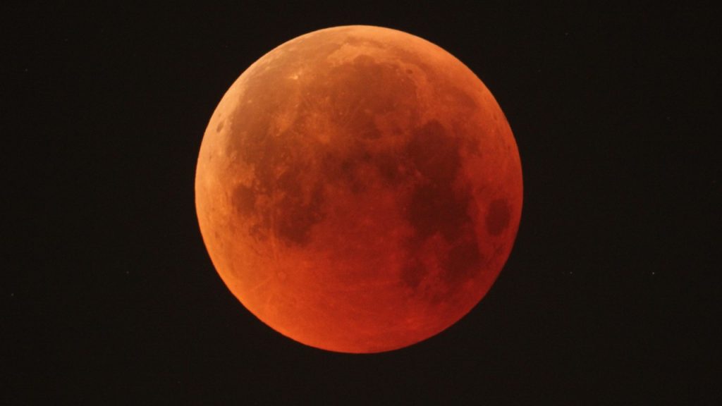 Viața oamenilor se va schimba radical! Care sunt cele 3 zodii afectate de Super-Luna din 17 octombrie