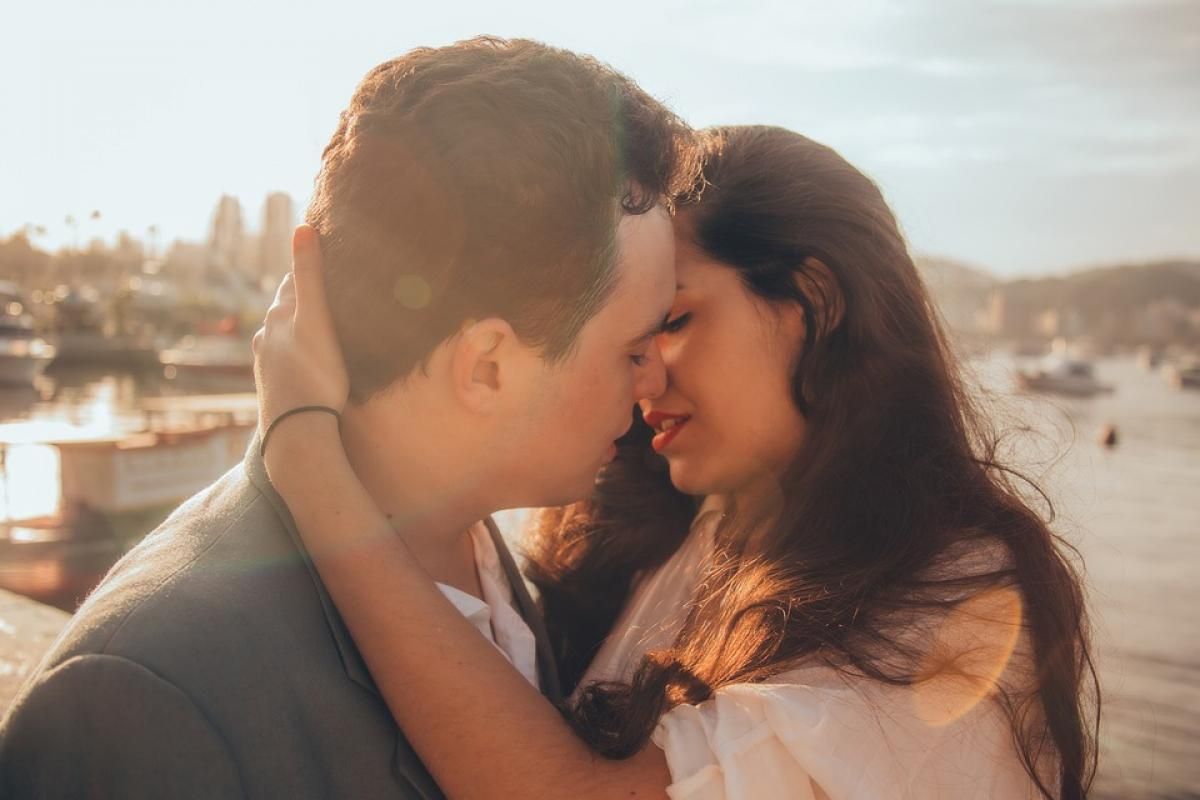 O tânără de 25 de ani riscă să moară la fiecare sărut! Care este afecțiunea rară cu care se confruntă aceasta