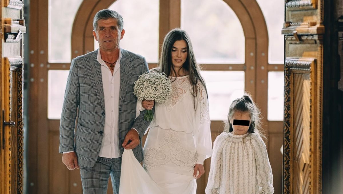 Cine a fost aleasă de Theo Rose să-i fie domnișoară de onoare la nuntă