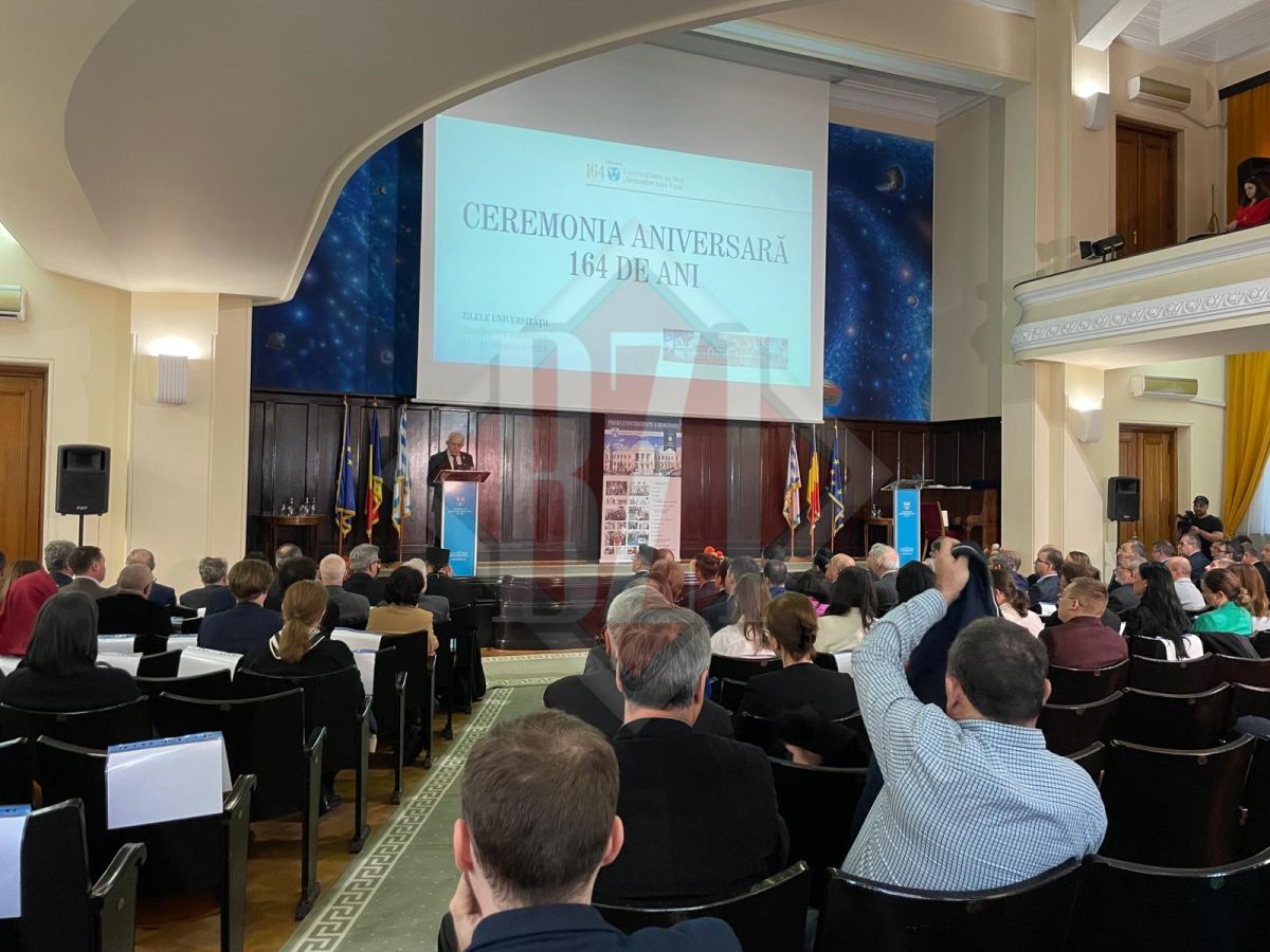 În Aula Magna „Mihai Eminescu” are loc ceremonia dedicată celebrării Zilelor Universității „Alexandru Ioan Cuza” din Iași