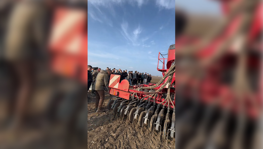 Studenții USV Iași au aflat informații despre agricultura conservativă testată în comparație cu cea convențională, la Stațiunea Didactică și de Practică de la Ezăreni