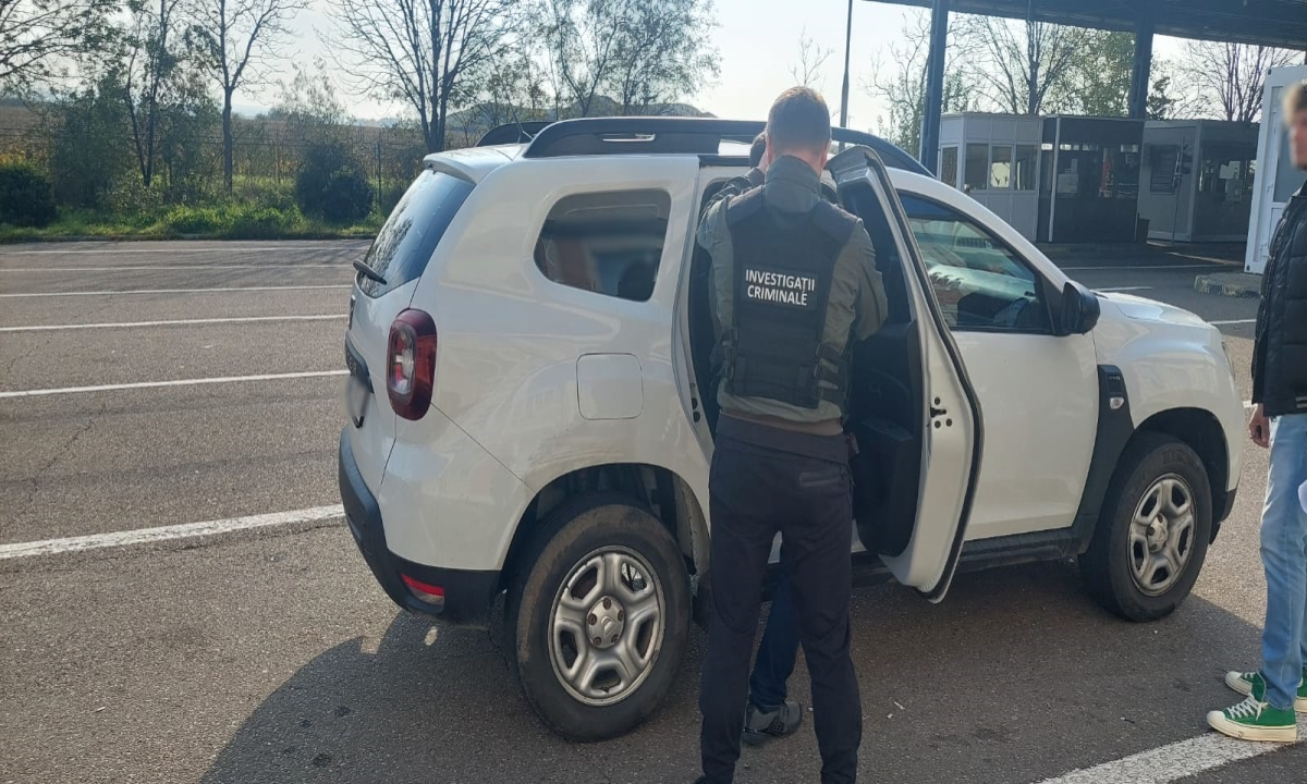 Căutat de autoritățile din Slovenia pentru trafic de migranți, descoperit și reținut în P.T.F. Albița