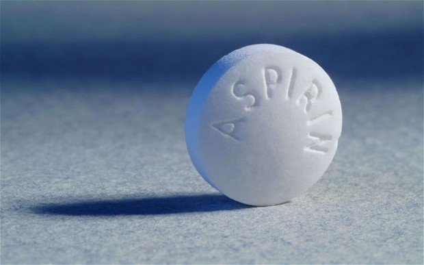 Iată ce se întâmplă dacă iei o aspirină pe zi. Medicamentul minune sau o alegere riscantă?