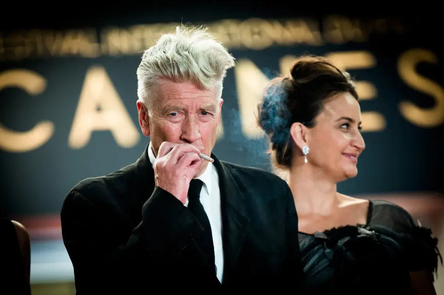 David Lynch, o lecție amară despre fumat: „Când abia mai puteam respira, am înțeles că fumatul mă va ucide”