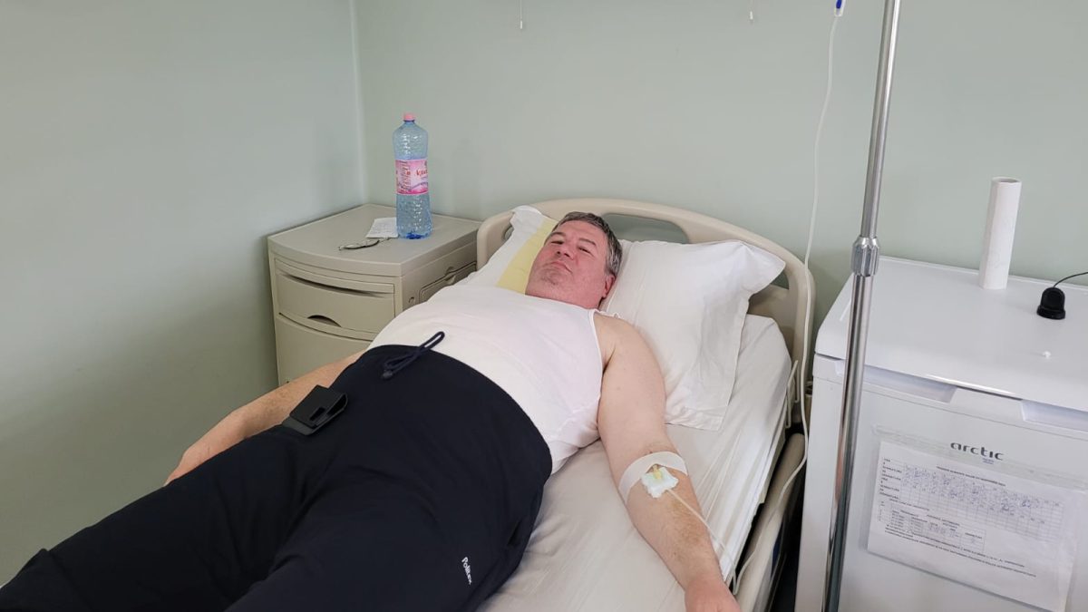 Un medic celebru din Iași și-a pregătit testamentul după moartea lui Prigoană. Direct de pe patul de spital, a transmis mesajul halucinant: „Dumnezeu îi ia pe cei buni. Risc să fac AVC”