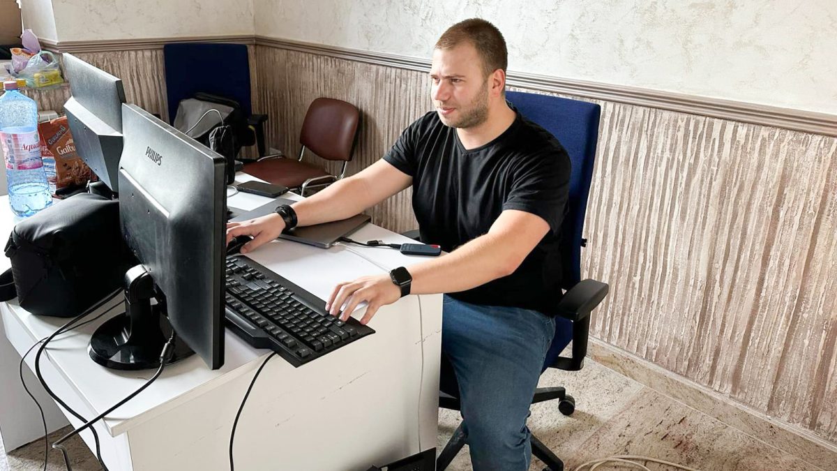 Florin Surdu, un tânăr din Iași, recondiționează laptopuri pentru a le dona: „Feedbackul pe care l-am primit a fost copleșitor”