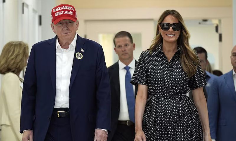Iulia Albu a desființat-o pe Melania Trump pentru ținuta din ziua alegerilor din SUA! „Are o doză de țopism!“