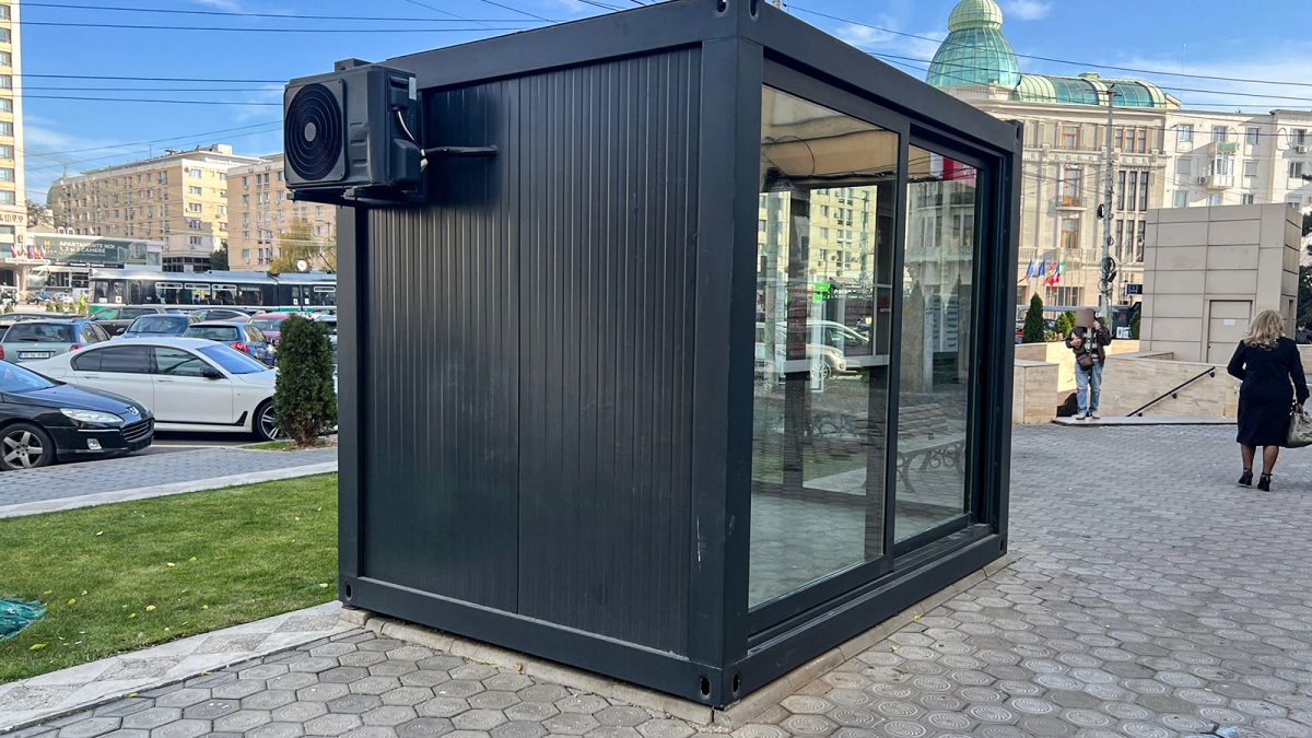 O afacere din centrul Iașului a fost închisă înainte de inaugurare. Patronul de la Teo’s Cafe rămâne fără containerul din Piața Unirii