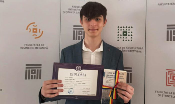 Raul vorbește 10 limbi străine și a fost admis la facultate! Ce proiecte are puștiul în vârstă de 15 ani