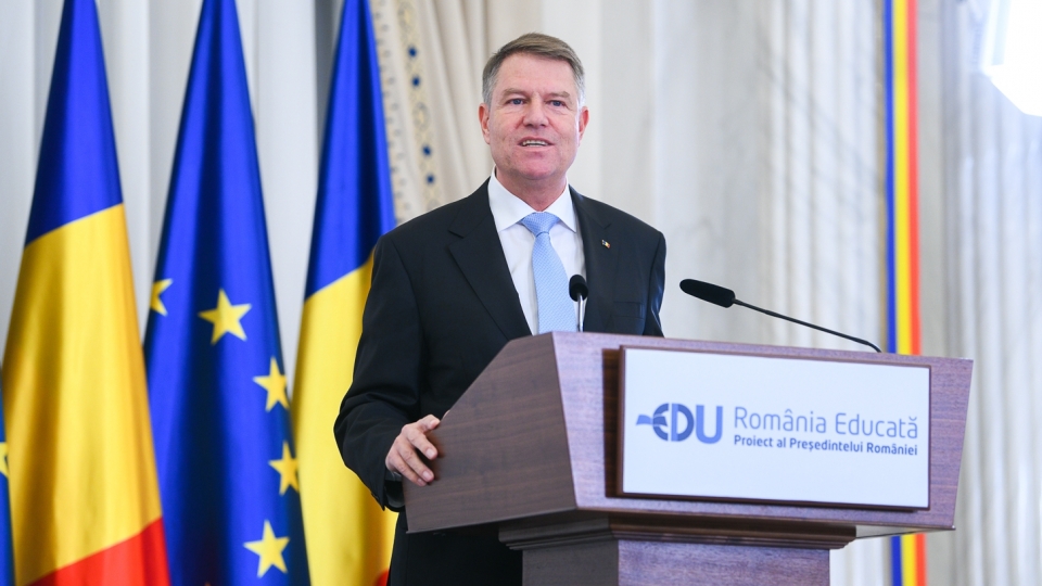 Klaus Iohannis, lăsat să vină singur la vot. De ce nu l-a însoțit Prima Doamnă