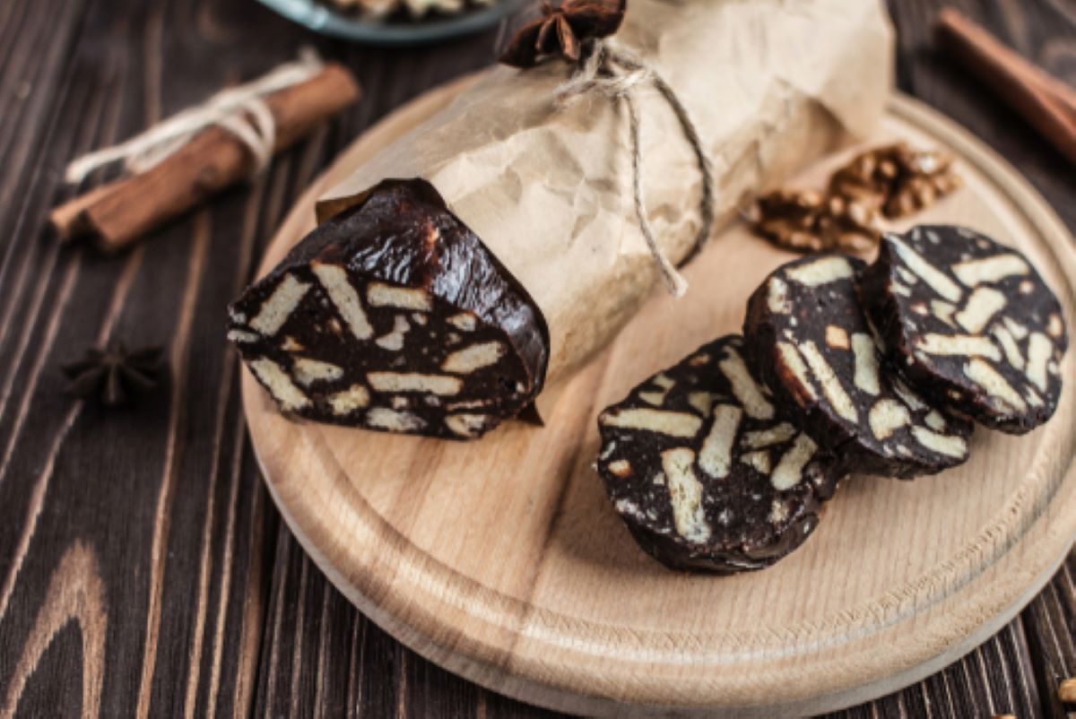 Rețeta simplă de salam de biscuiți. Desertul pe care oricine îl face în 10 minute!