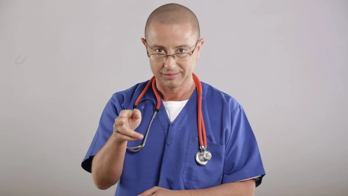 Tudor Ciuhodaru: „Cum (te) salvezi atunci când apare înecarea cu un corp străin”