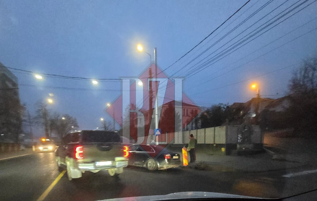 Accident rutier în municipiul Iași. Două autoturisme au intrat în coliziune