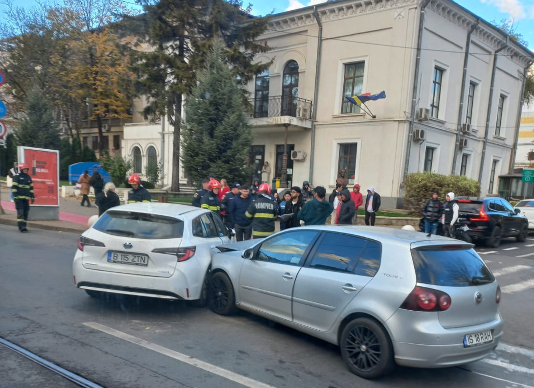 Accident rutier în municipiul Iași! Două autoturisme au intrat în coliziune pe bulevardul Carol I- UPDATE