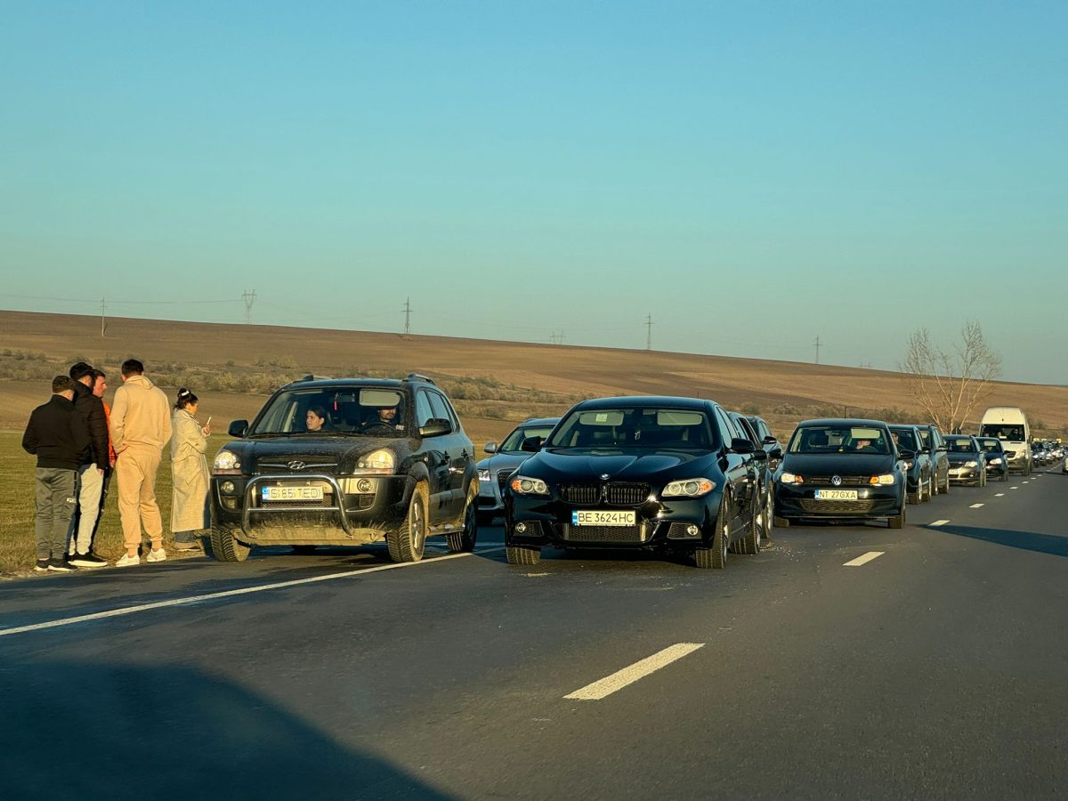 Accident rutier în Podu Iloaiei. Două autoturisme au intrat în coliziune