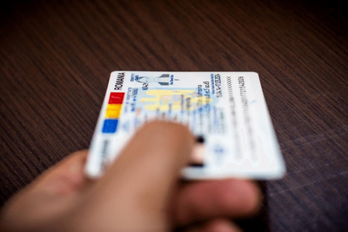 De ce toate cărțile de identitate emise în ultimii ani expiră pe 3 august 2031. Mulți sceptici se tem de această zi