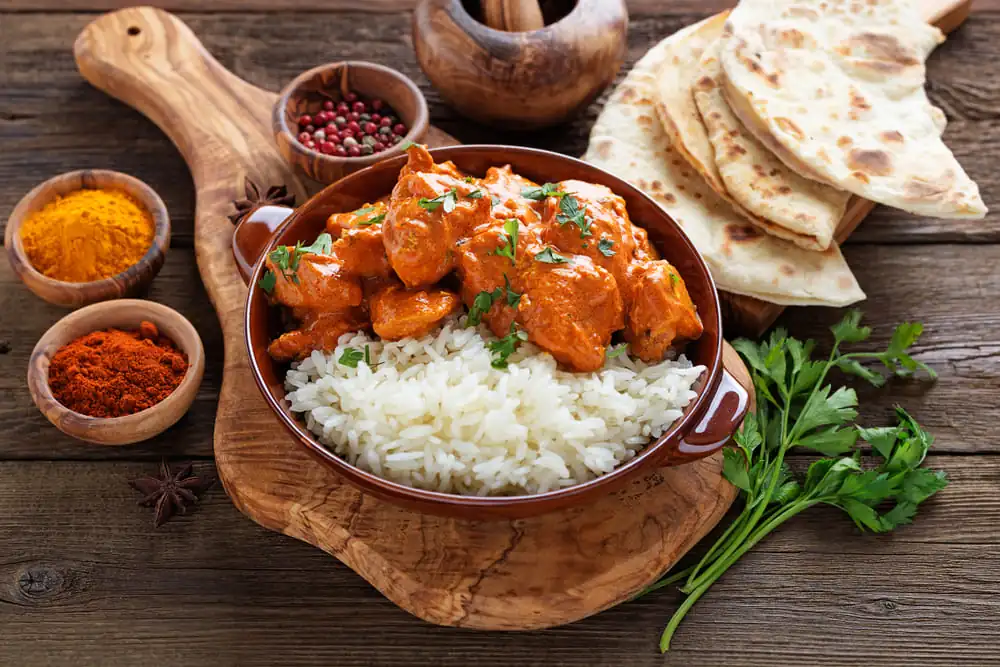 Cum să prepari butter chicken, o rețetă indiană cu pui și unt