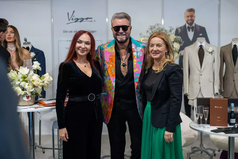 Oana Boc și prietenele ei l-au susținut pe Cătălin Botezatu, la târgul de nunți de la Cluj. Cum s-a prezentat soția lui Emil Boc