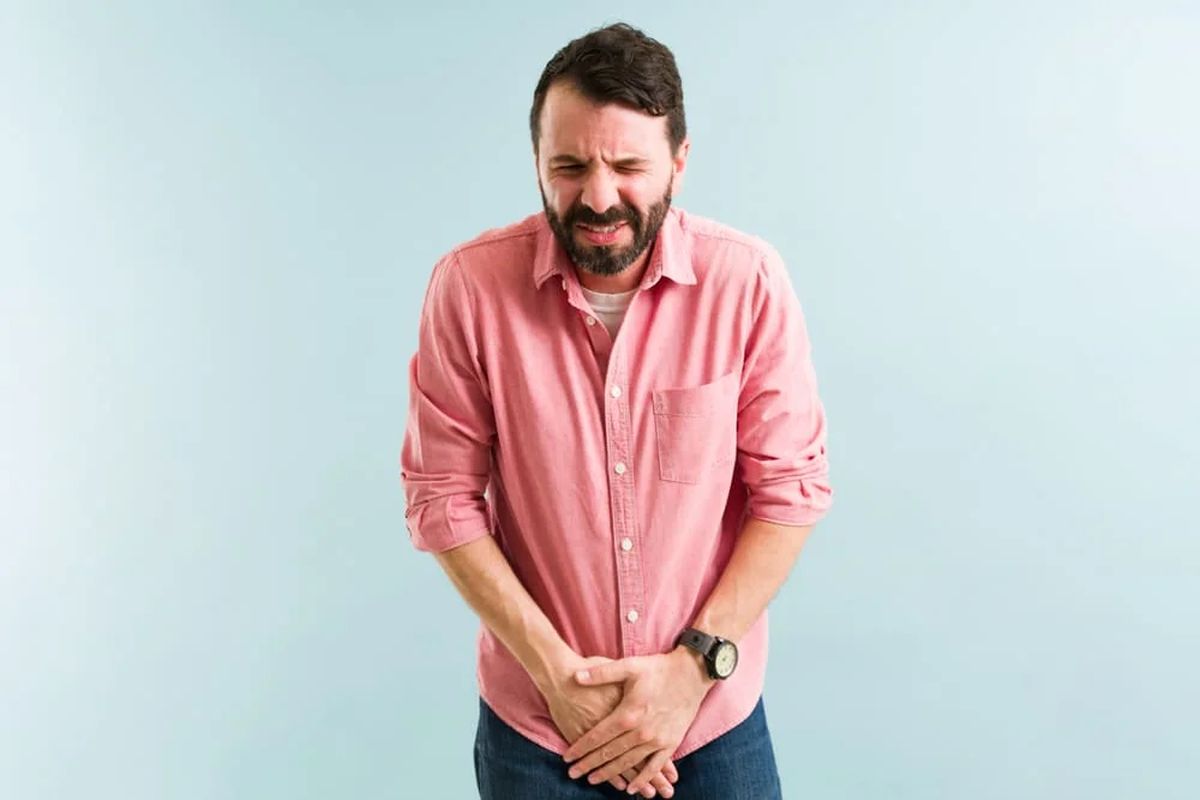 Ce înseamnă când urinezi sânge, la bărbați? Cauze care te-ar putea alarma