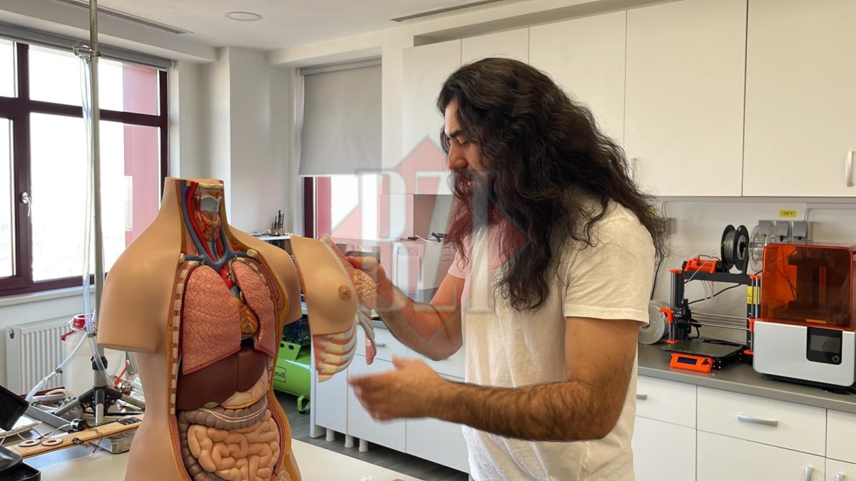 Studenții de la UMF pleacă în Japonia. Au creat cea mai mică inimă artificială din lume