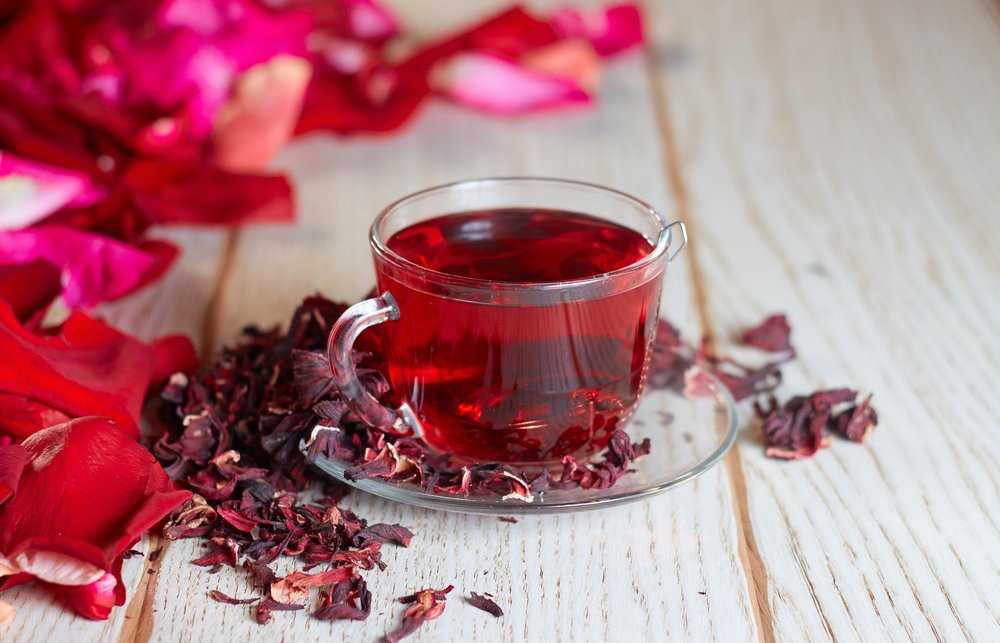 Ceai de hibiscus. Ce beneficii are planta și ce afecțiuni poate trata