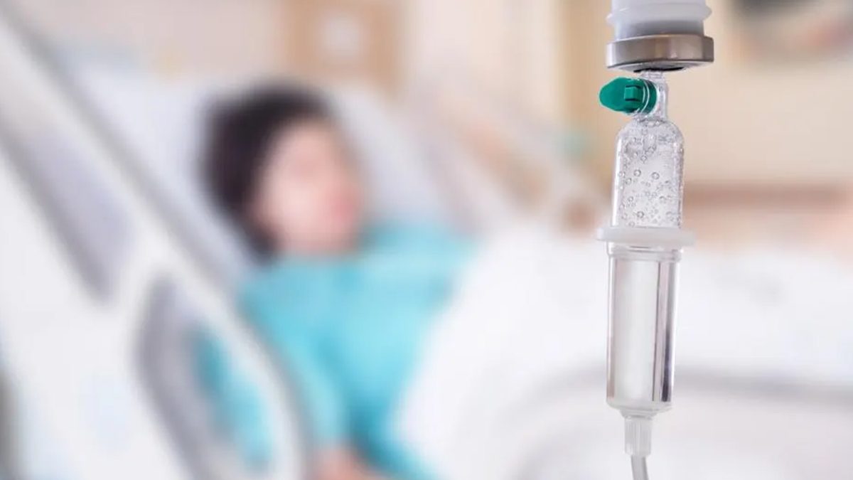 După ce și-au serbat ziua onomastică la școală, au ajuns la spital cu toxiinfecție alimentară. Elevii s-au simțit rău după ce au mâncat sandvișuri și dulciuri