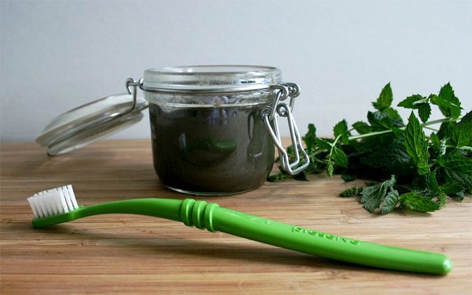 Cum să scapi de tartru de pe dinți acasă. Cele mai bune remedii naturale pentru a avea cei mai strălucitori dinți