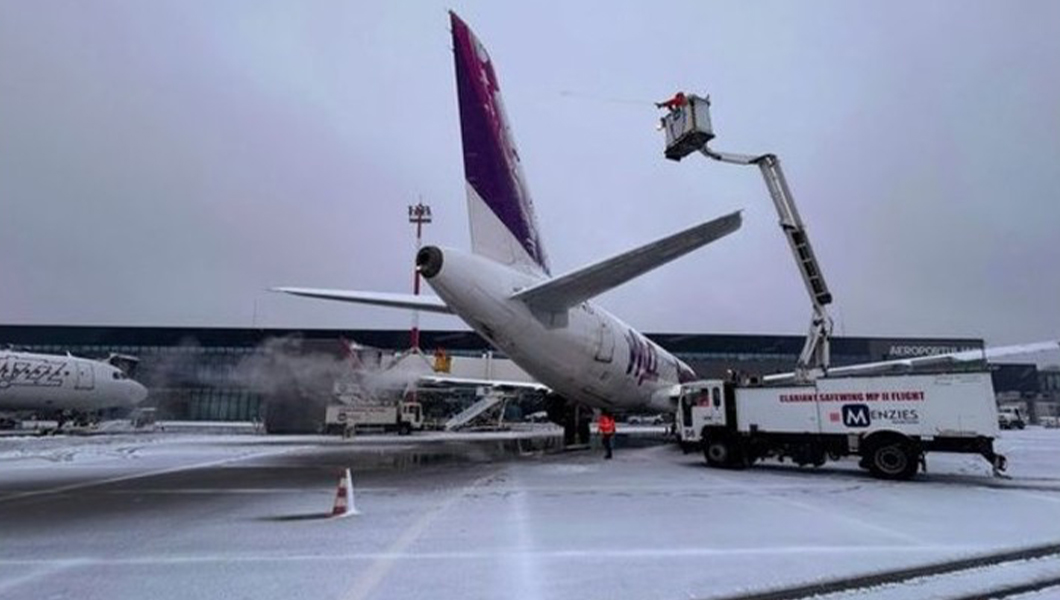 Vizibilitatea afectată de precipitații și activitățile de degivrare pot cauza întârzieri în programul de zbor, la Aeroportul Internațional Iași