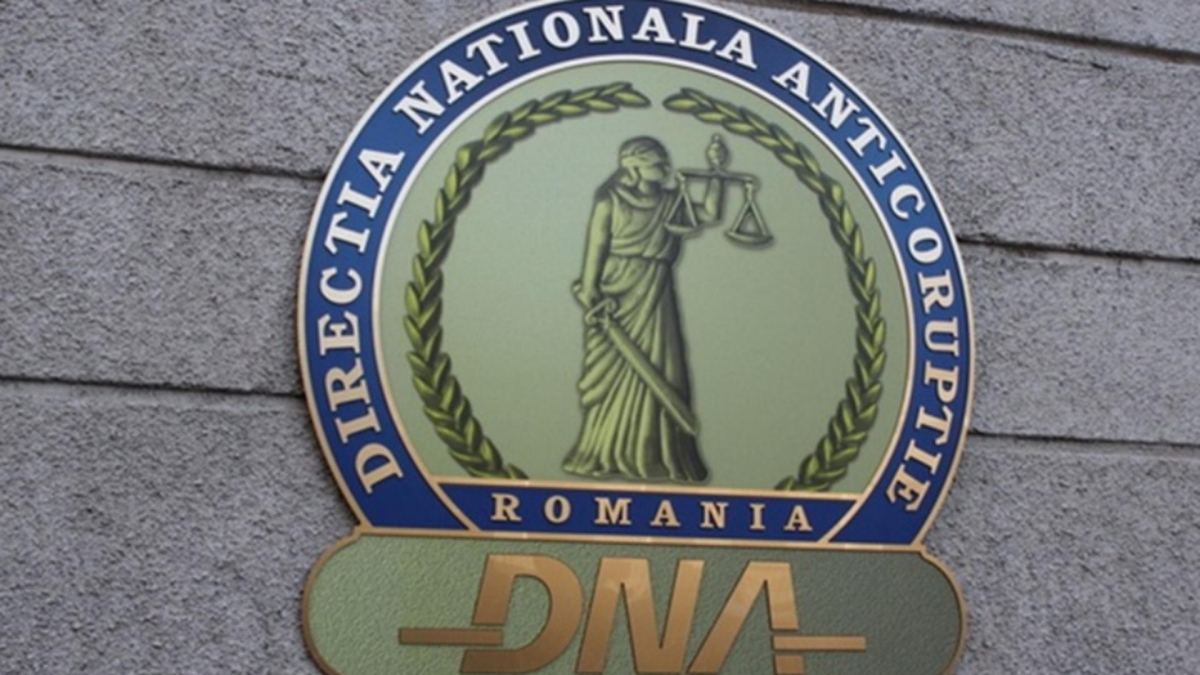 Comisar-șef IGPR și soția sa au recunoscut la DNA săvârșirea mai multor infracțiuni
