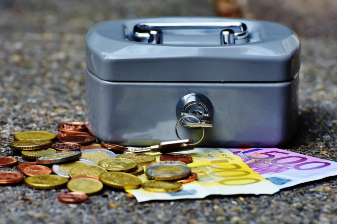 Instituțiile financiare nebancare, obligate să renunțe la dobânzile nesimțite! Află cum ești protejat acum!