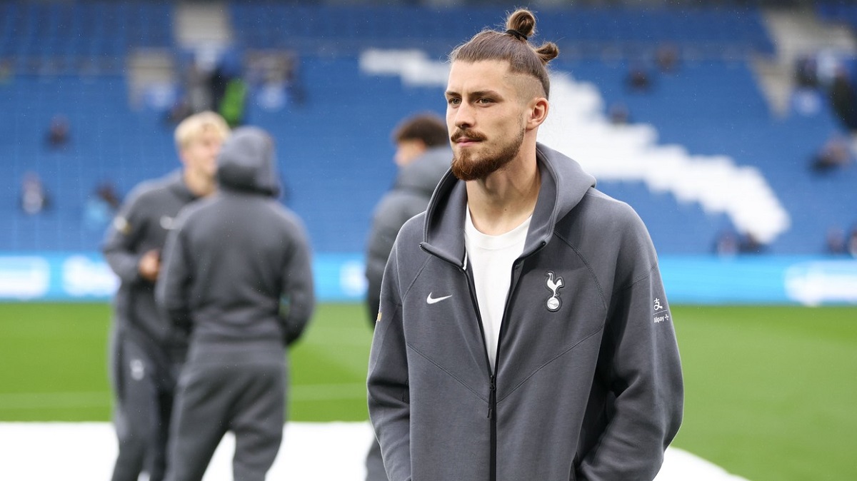 Tottenham a învins-o pe Aston Villa cu Radu Drăguşin integralist