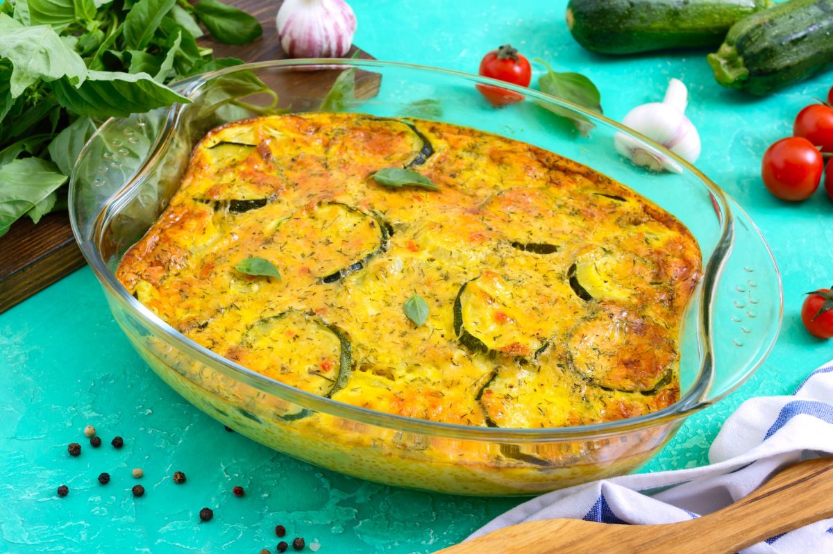 Dovlecei la cuptor cu ouă și brânză. O rețetă delicioasă și sănătoasă