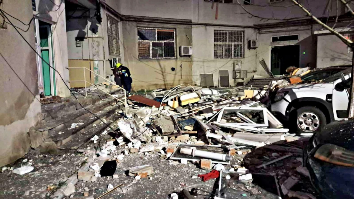 Explozie în Brăila, un bloc a fost distrus complet. Aproximativ 50 de persoane au fost evacuate, dintre care 9 minori