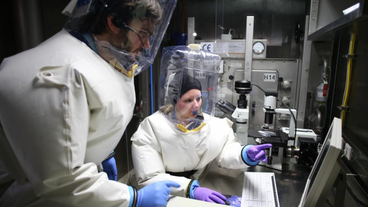 Alertă sanitară! Un pacient moare din cauza febrei Lassa, virus mortal asemănător Ebola, cu simptome severe