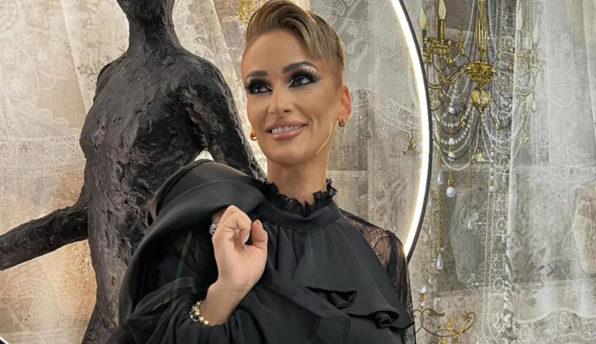 Ce meserie are la bază Gabriela, „Regina Întunericului”. Ea este cea care a organizat funeraliile celebrităților din România