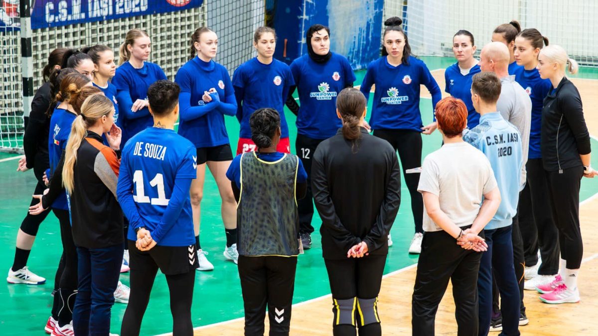 Lars Frederiksen le-a dat liber jucătoarelor de la CSM Iași 2020. Tehnicianul danez trebuie să pregătească revenirea echipei în Liga Florilor